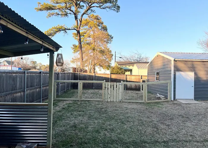 The Little Getaway-Sleeps 4, Firepit, Pet Friendly