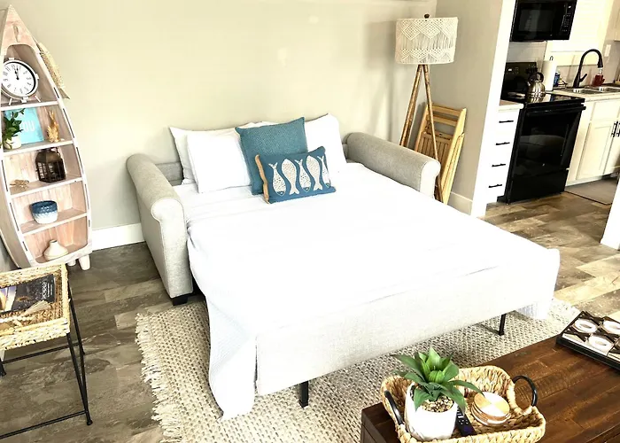 The Little Getaway-Sleeps 4, Firepit, Pet Friendly