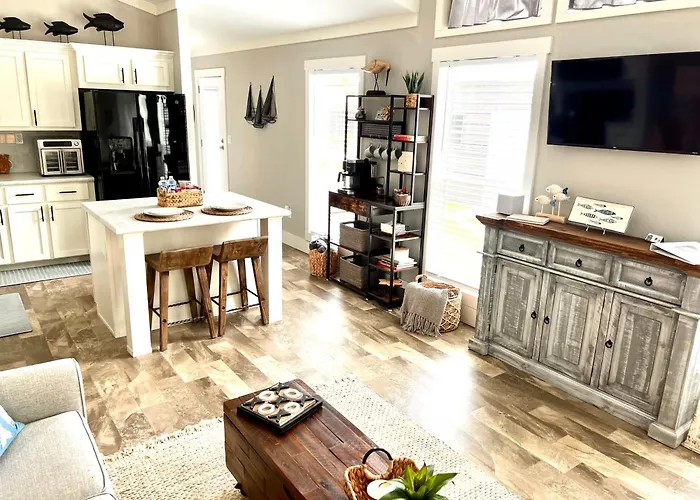 The Little Getaway-Sleeps 4, Firepit, Pet Friendly