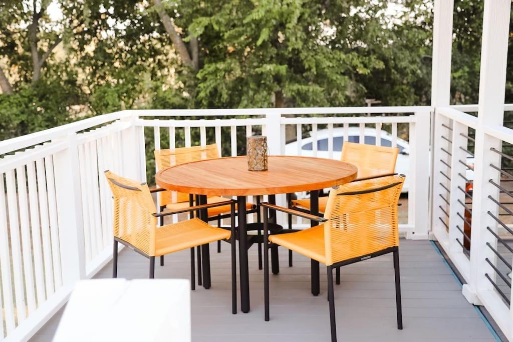 The Little Getaway-sleeps 4, Firepit, Pet Friendly Holiday home *