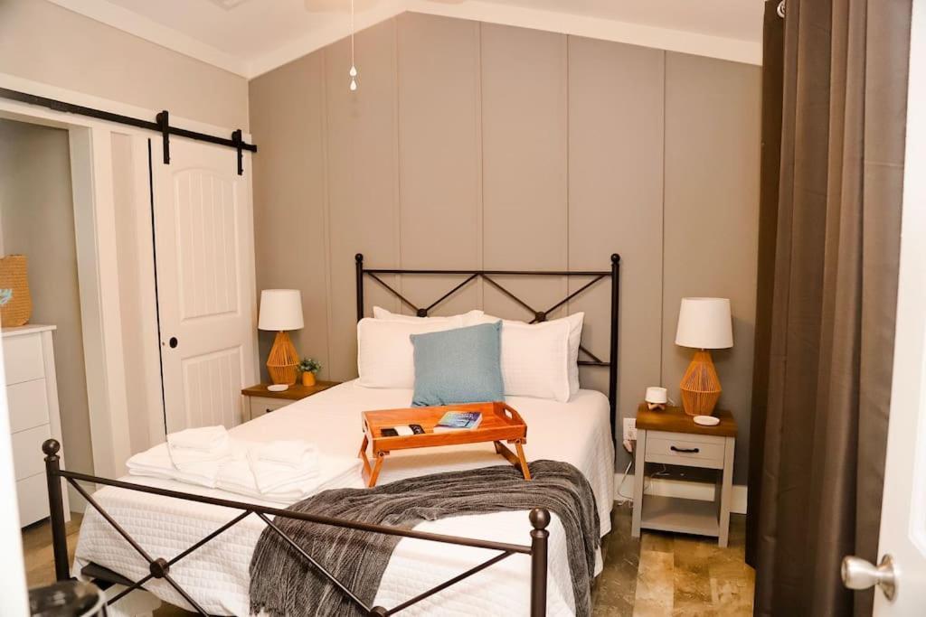 The Little Getaway-sleeps 4, Firepit, Pet Friendly Holiday home *