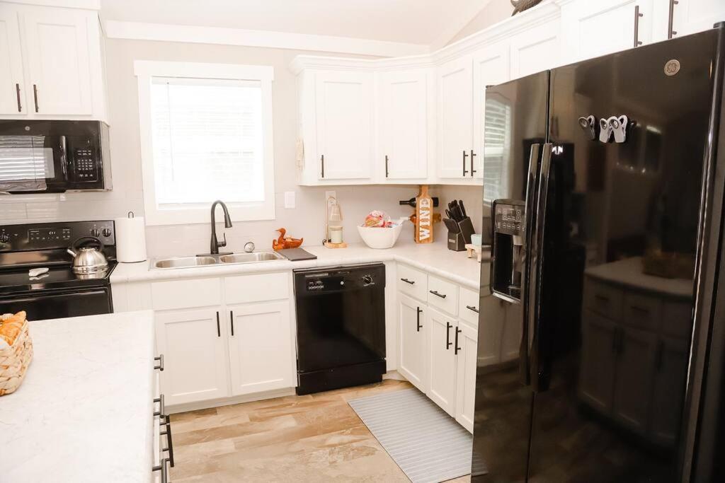The Little Getaway-sleeps 4, Firepit, Pet Friendly Holiday home