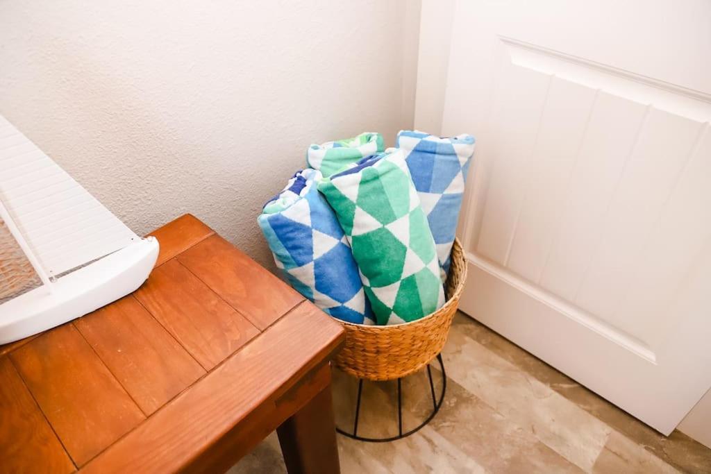 The Little Getaway-sleeps 4, Firepit, Pet Friendly Holiday home *