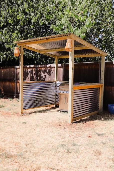 The Little Getaway-sleeps 4, Firepit, Pet Friendly * Pottsboro