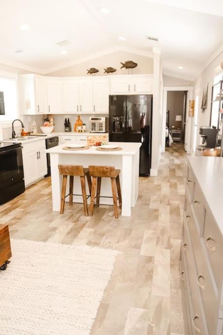 The Little Getaway-sleeps 4, Firepit, Pet Friendly Holiday home *