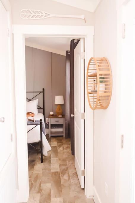The Little Getaway-sleeps 4, Firepit, Pet Friendly