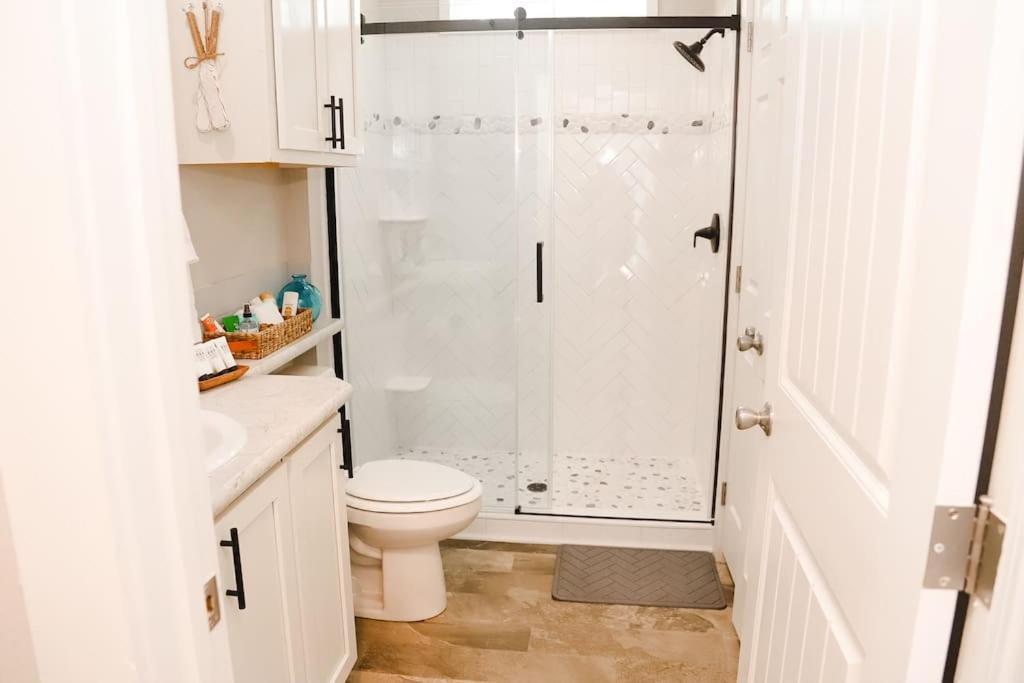 The Little Getaway-sleeps 4, Firepit, Pet Friendly Pottsboro